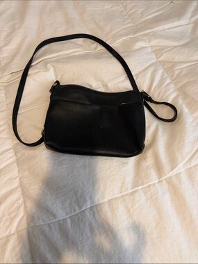 Classic Black Leather Crossbody Bag - Unbranded